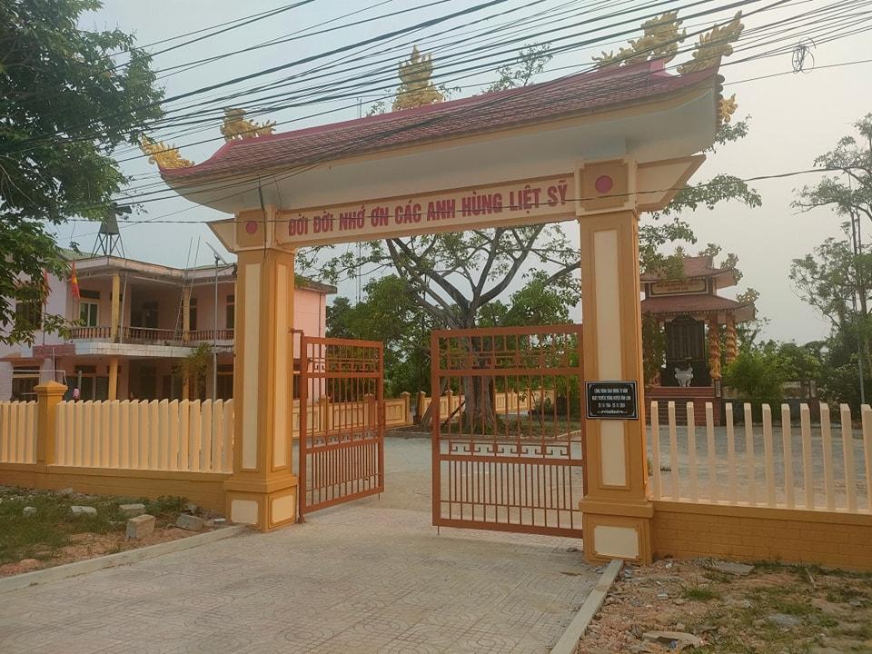 Xã Vĩnh Sơn tổ chức lễ khánh thành, bàn giao Công trình cải tạo, sửa chữa cổng, tường rào Nhà bia ghi danh liệt sỹ xã.